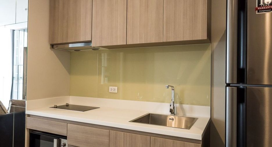 For rent 2 bedrooms condo in Pathum Wan, Bangkok
