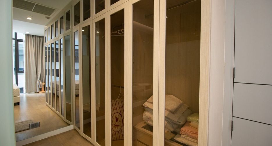 For rent 2 bedrooms condo in Khlong Toei, Bangkok
