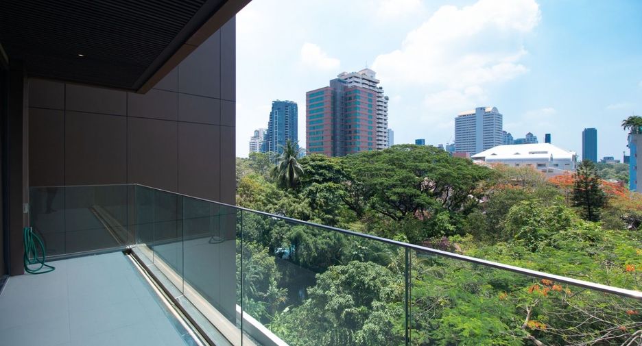 For rent 2 bedrooms condo in Khlong Toei, Bangkok