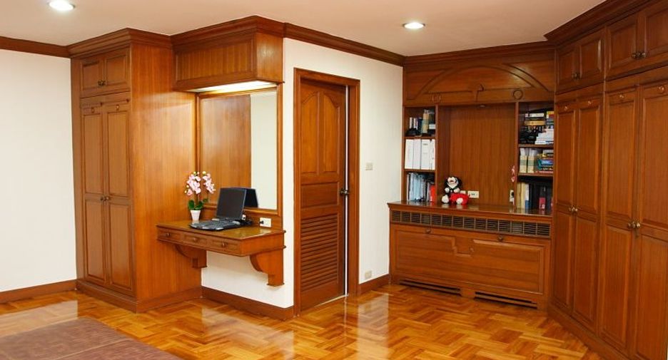 À louer 4 chambres condo à Khlong Toei, Bangkok