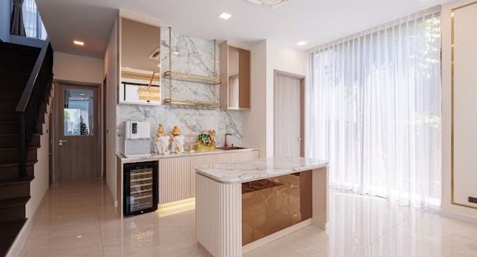 For sale 4 bedrooms house in Prawet, Bangkok