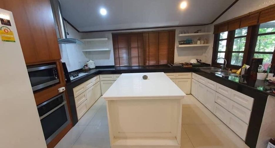 For rent 4 bedrooms villa in Hang Dong, Chiang Mai