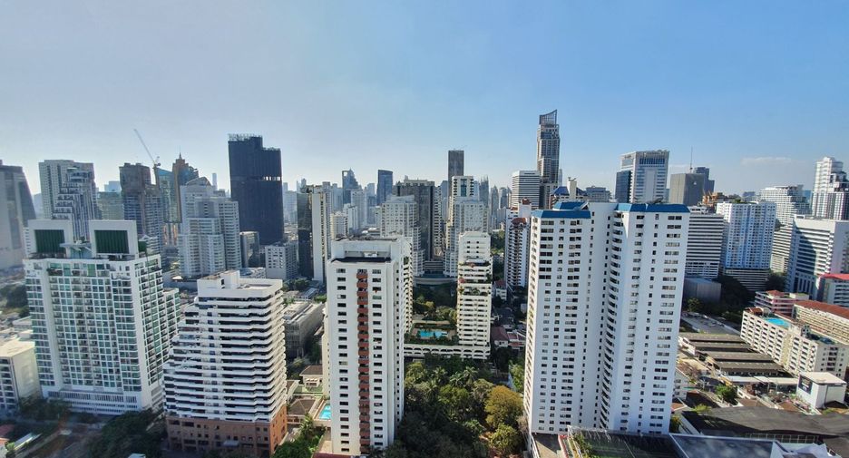 For rent 3 bedrooms apartment in Watthana, Bangkok