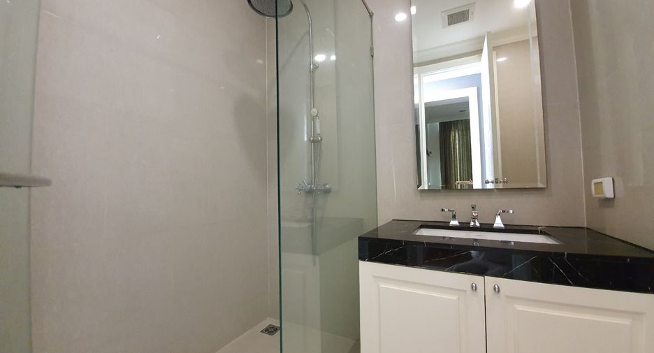 For rent 3 bedrooms apartment in Watthana, Bangkok