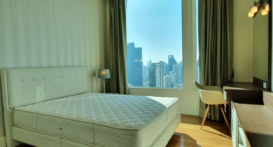 For rent 3 bedrooms apartment in Watthana, Bangkok