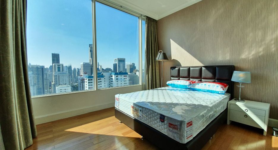 For rent 3 bedrooms apartment in Watthana, Bangkok
