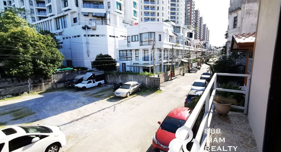 For sale 3 bedrooms house in Yan Nawa, Bangkok