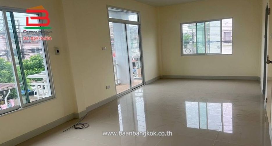 For sale 4 bedrooms townhouse in Thanyaburi, Pathum Thani
