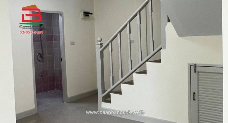For sale 4 bedrooms townhouse in Thanyaburi, Pathum Thani