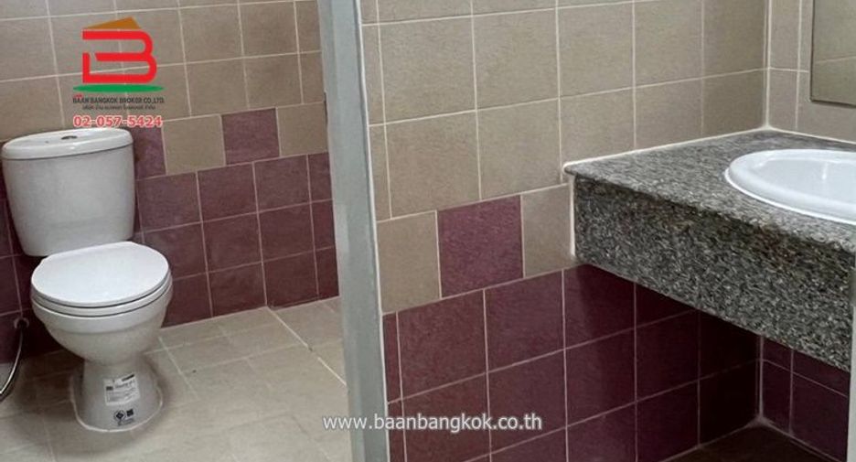 For sale 4 bedrooms townhouse in Thanyaburi, Pathum Thani