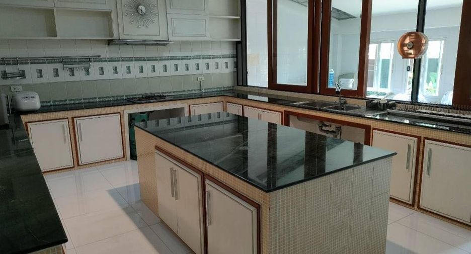 Haus zum Kauf mit 5 Zimmer in Phutthamonthon, Nakhon Pathom