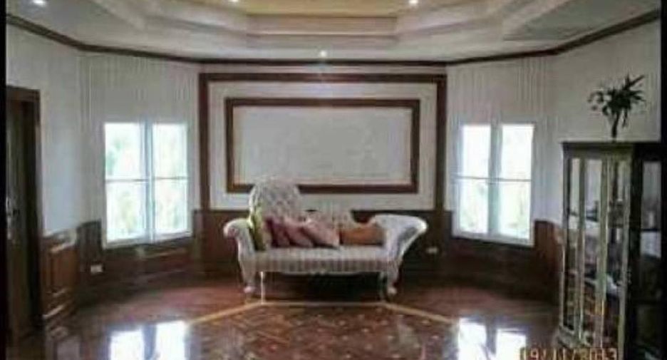 Haus zum Kauf mit 5 Zimmer in Phutthamonthon, Nakhon Pathom