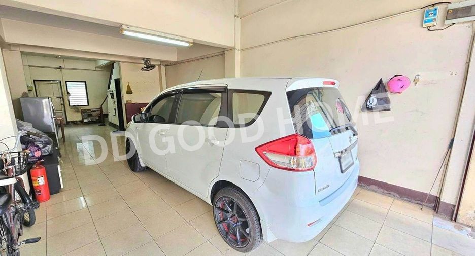 Local comercial en venta de 3 habitaciones en Phutthamonthon, Nakhon Pathom