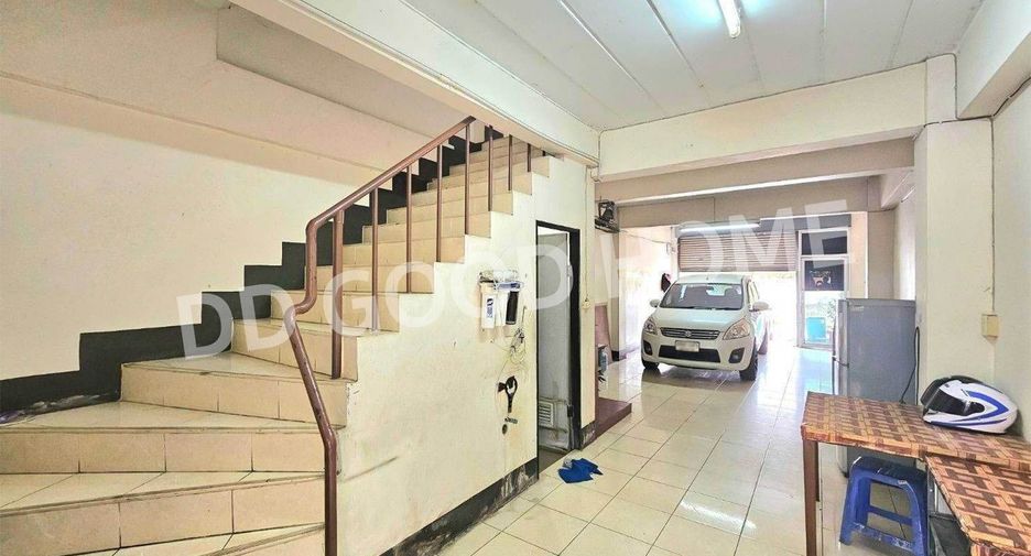 Local comercial en venta de 3 habitaciones en Phutthamonthon, Nakhon Pathom