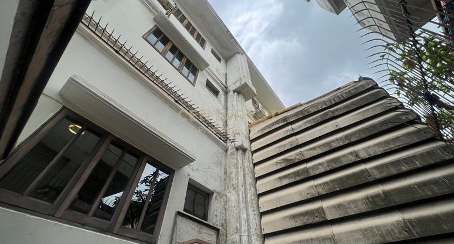 For rent 4 bedrooms townhouse in Phaya Thai, Bangkok