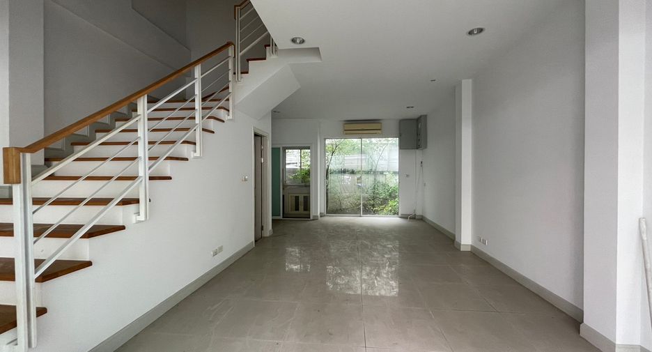 Reihenhaus zum Kauf mit 3 Zimmer in Bang Khen, Bangkok