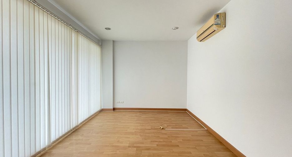 Reihenhaus zum Kauf mit 3 Zimmer in Bang Khen, Bangkok