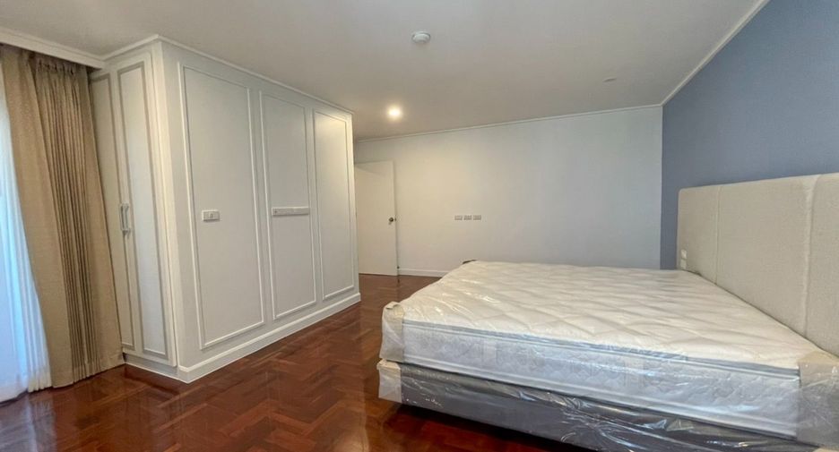 For rent 3 bedrooms condo in Watthana, Bangkok