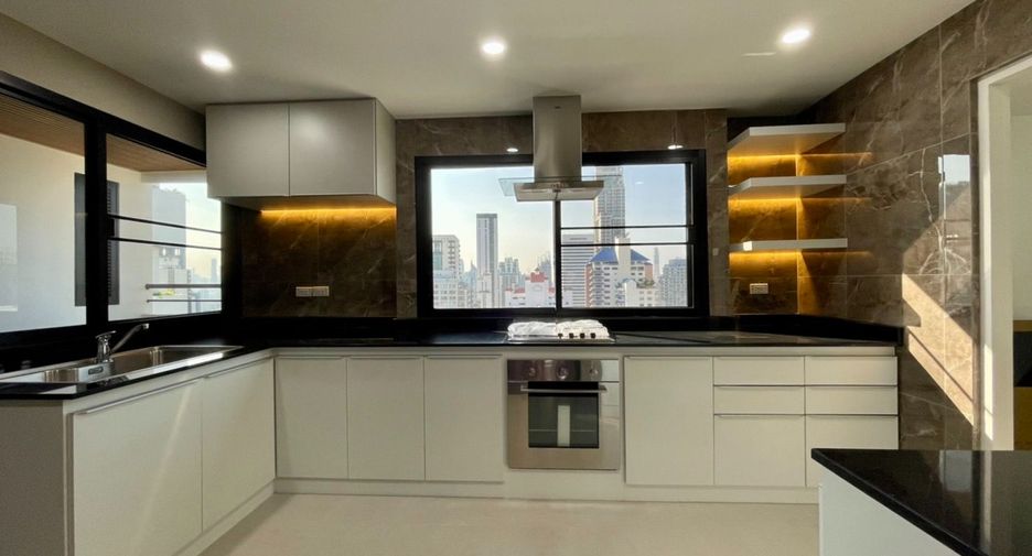 For rent 3 bedrooms condo in Watthana, Bangkok