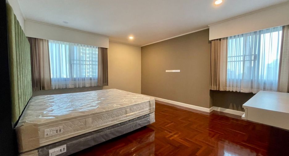 For rent 3 bedrooms condo in Watthana, Bangkok