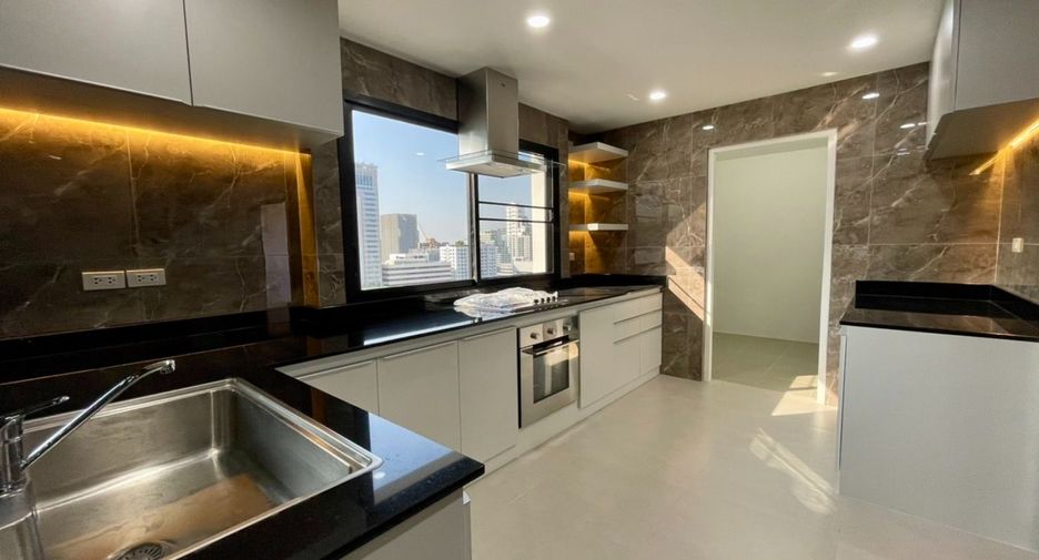For rent 3 bedrooms condo in Watthana, Bangkok