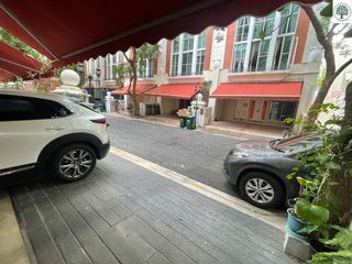 For sale 3 bedrooms townhouse in Watthana, Bangkok