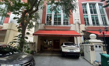 Casa adosada en venta de 3 habitaciones en Watthana, Bangkok
