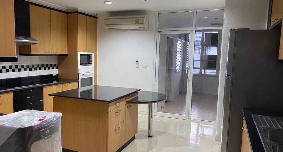 For sale 3 bed condo in Watthana, Bangkok