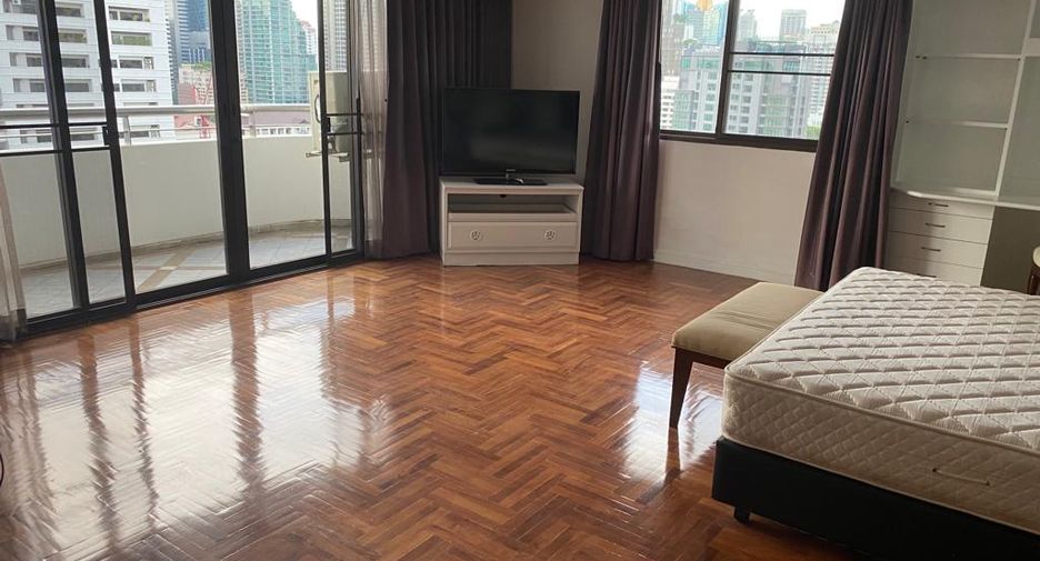 For sale 3 bed condo in Watthana, Bangkok