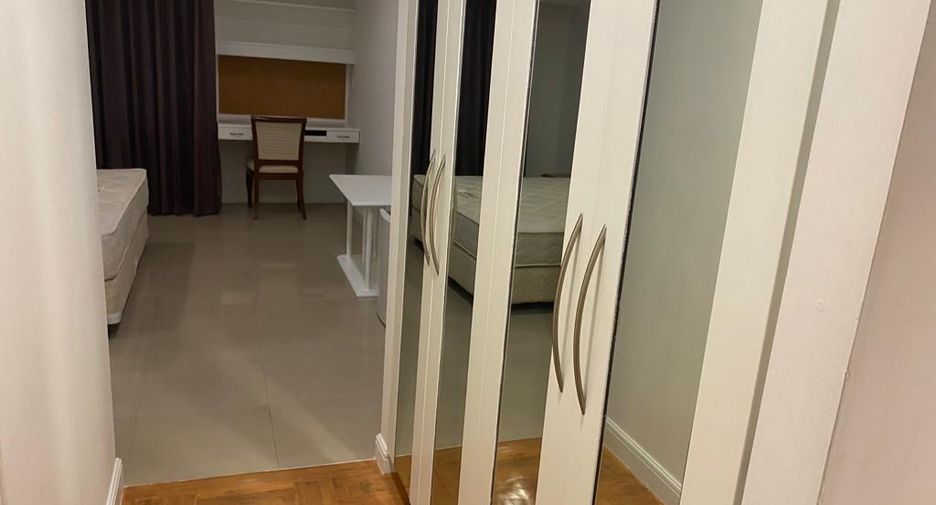 For sale 3 bed condo in Watthana, Bangkok