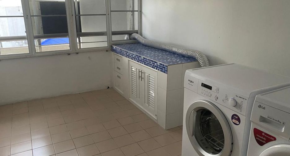 For sale 3 bed condo in Watthana, Bangkok