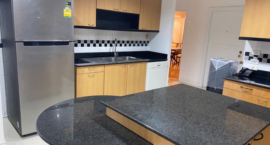 For sale 3 bed condo in Watthana, Bangkok