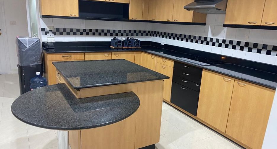 For sale 3 bed condo in Watthana, Bangkok