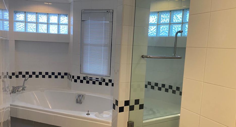 For sale 3 bed condo in Watthana, Bangkok