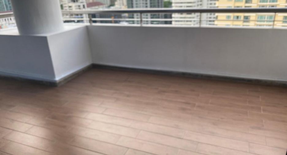 For sale 3 bed condo in Watthana, Bangkok