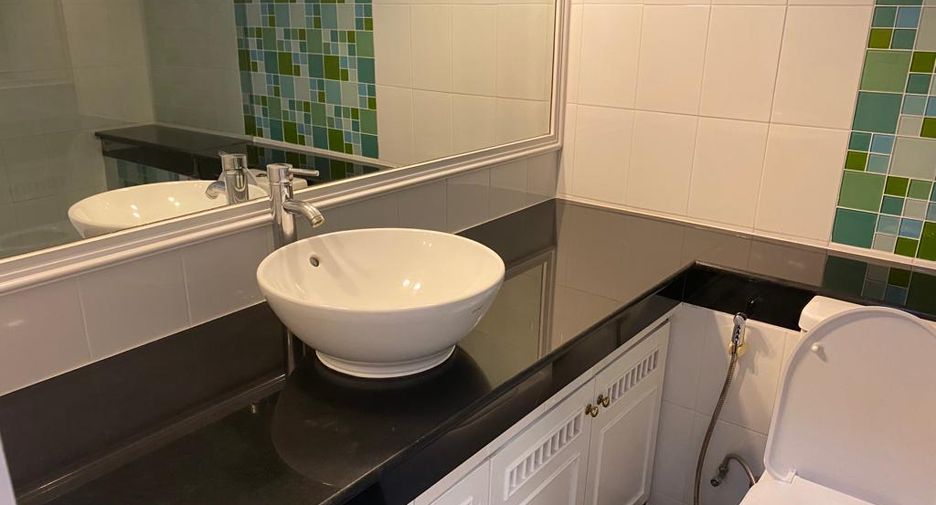 For sale 3 bed condo in Watthana, Bangkok