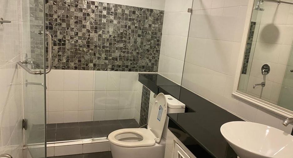 For sale 3 bed condo in Watthana, Bangkok