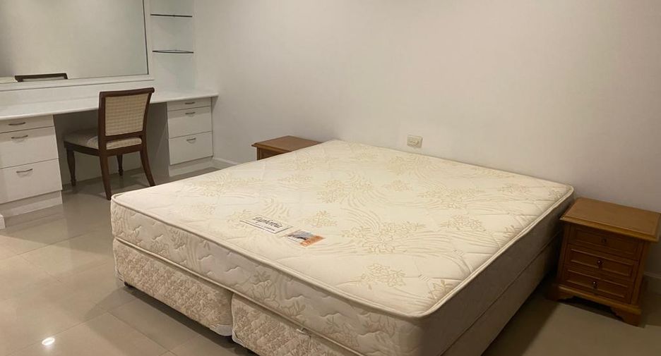 For sale 3 bed condo in Watthana, Bangkok