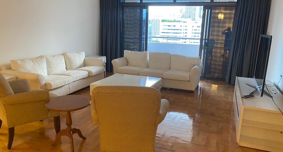 For sale 3 bed condo in Watthana, Bangkok