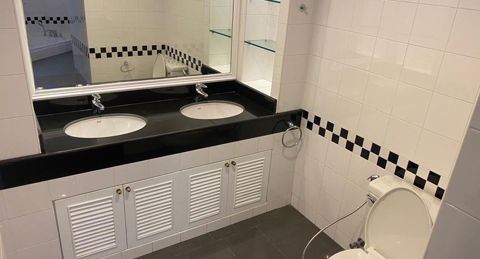 For sale 3 bed condo in Watthana, Bangkok