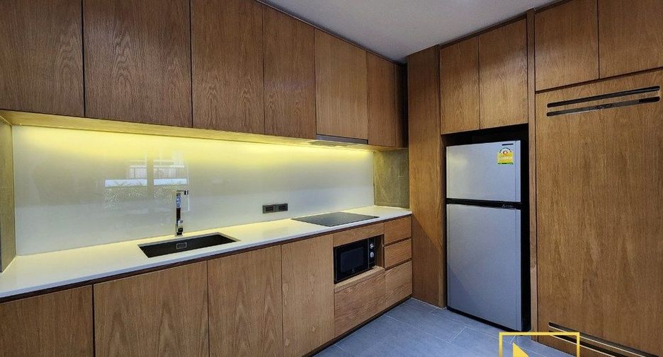 For rent 2 bedrooms serviced apartment in Watthana, Bangkok