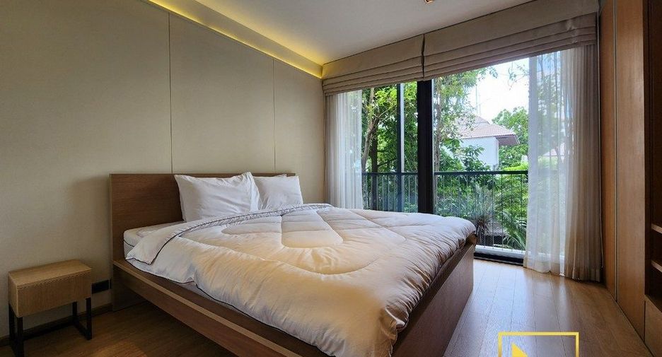 For rent 2 bedrooms serviced apartment in Watthana, Bangkok
