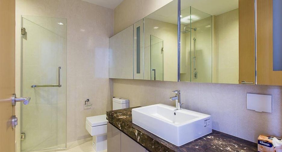 Condo en alquiler y en venta de 2 habitaciones en Khlong Toei, Bangkok
