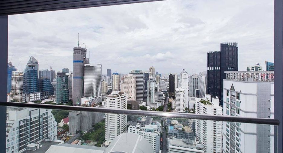 Condo en alquiler y en venta de 2 habitaciones en Khlong Toei, Bangkok