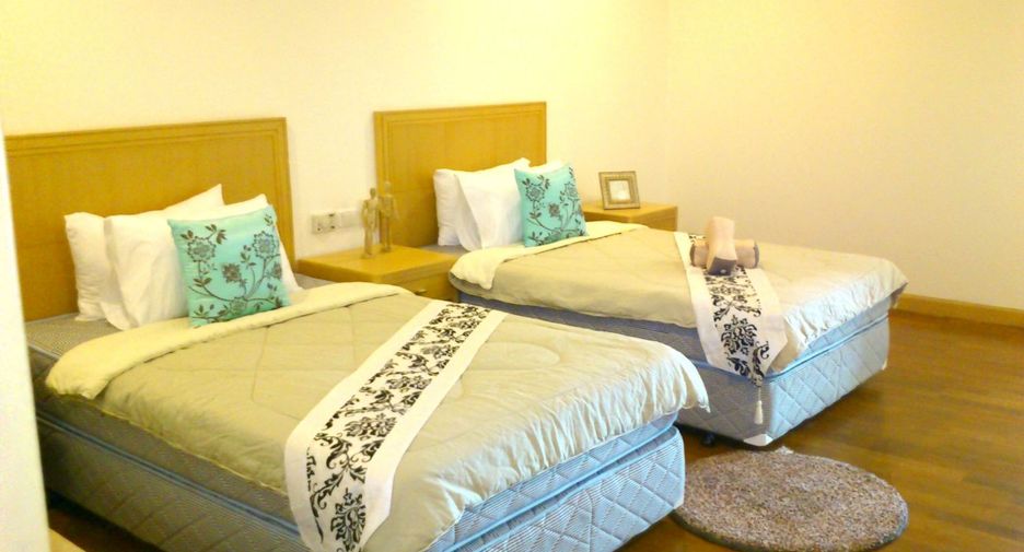 For rent 4 bedrooms apartment in Khlong Toei, Bangkok