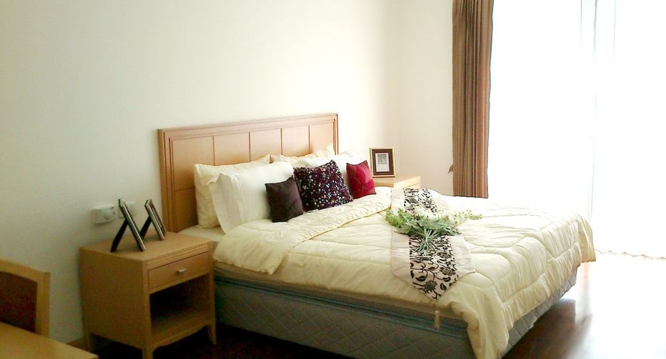 For rent 4 bedrooms apartment in Khlong Toei, Bangkok