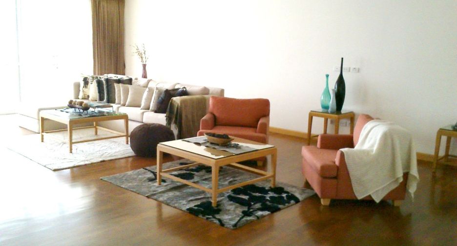 For rent 4 bedrooms apartment in Khlong Toei, Bangkok