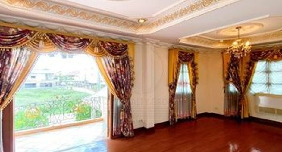 À louer et à vendre 4 chambres maison à Bang Khen, Bangkok