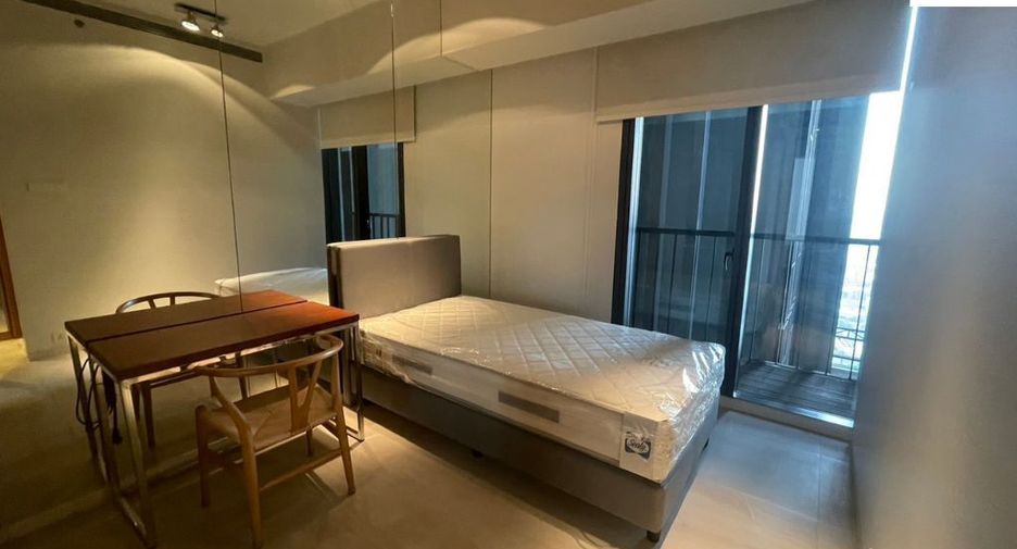 For rent 3 bedrooms condo in Sathon, Bangkok