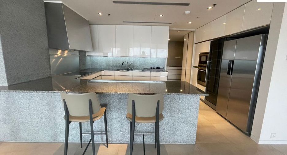For rent 3 bedrooms condo in Sathon, Bangkok